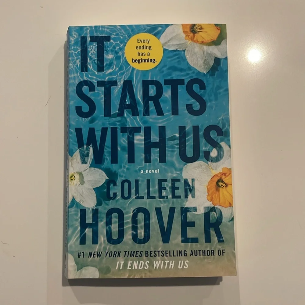 Colleen Hoover book set - It Starts With Us & It Ends With Us - Picture 2 of 5